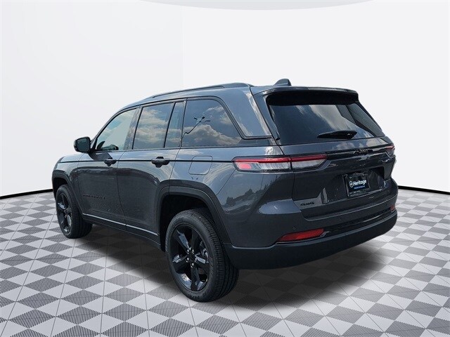 2025 Jeep Grand Cherokee Laredo photo 2