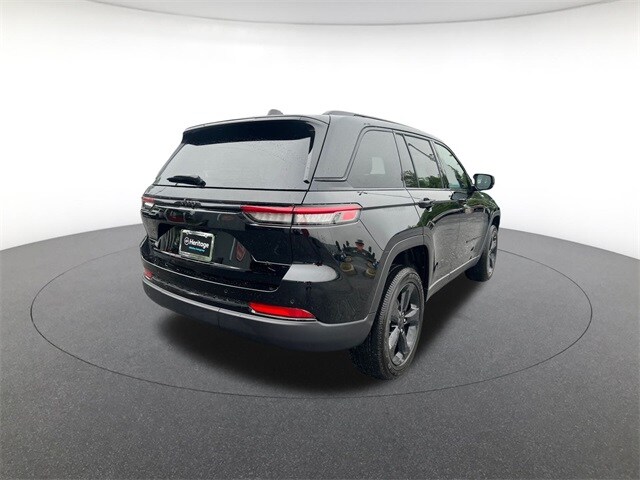 2025 Jeep Grand Cherokee Laredo photo 4