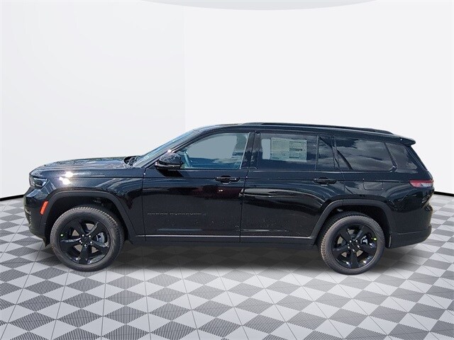 2025 Jeep Grand Cherokee Limited photo 2