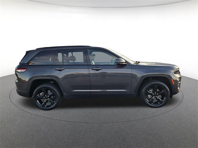 2022 Jeep Grand Cherokee Altitude photo 4