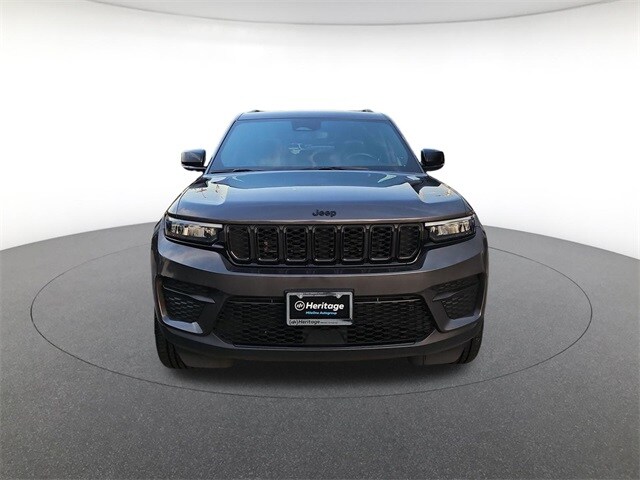 2022 Jeep Grand Cherokee Altitude photo 2