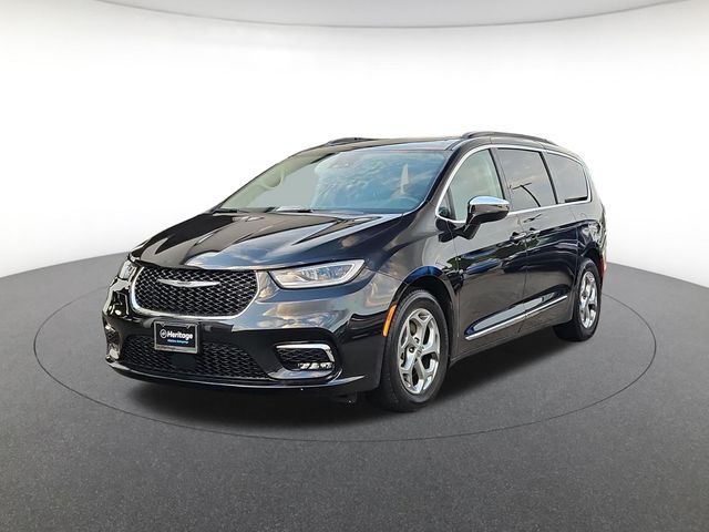 2023 Chrysler Pacifica Limited's photo