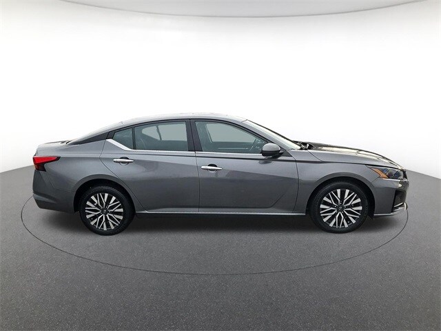 2023 Nissan Altima 2.5 SV photo 3