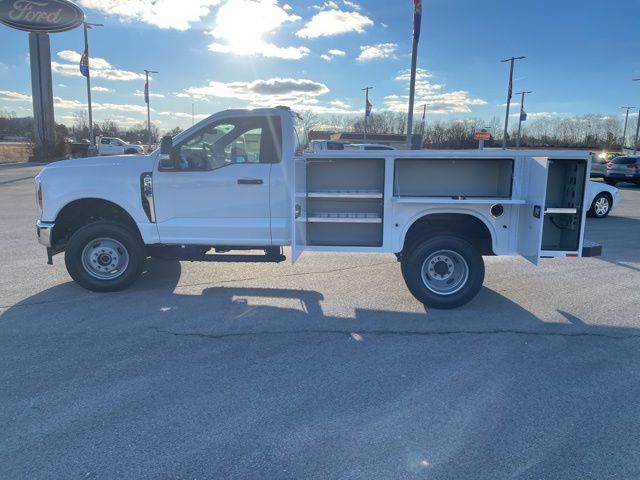 2025 Ford F-350 Super Duty Chassis Cab XL - Photo 10