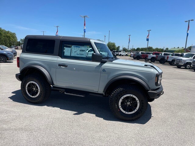 2024 Ford Bronco Black Diamond photo 2