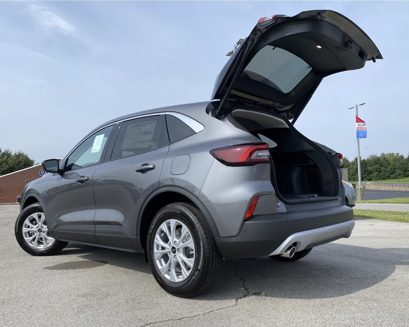 Escape vs Hyundai Trunk Shot.jpg