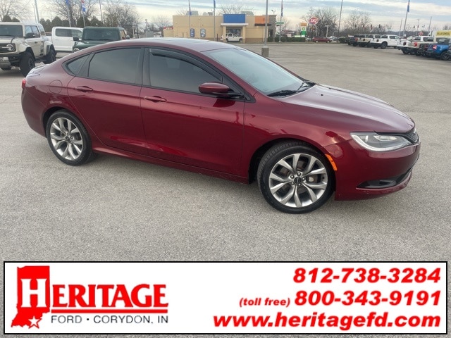 2015 Chrysler 200 S's photo