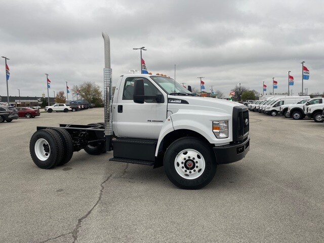 2025 Ford F-750 Base photo 3