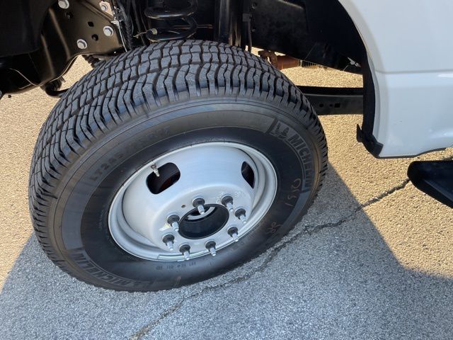 2025 Ford F-350 Super Duty Chassis Cab XL - Photo 18