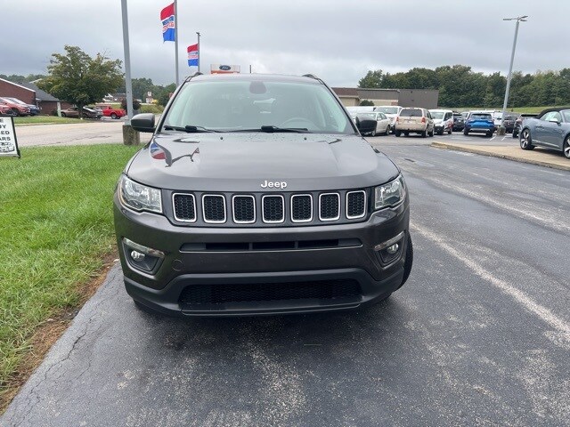 2018 Jeep Compass Latitude photo 2