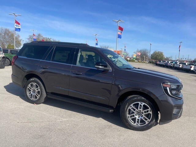 2025 Ford Expedition photo 2