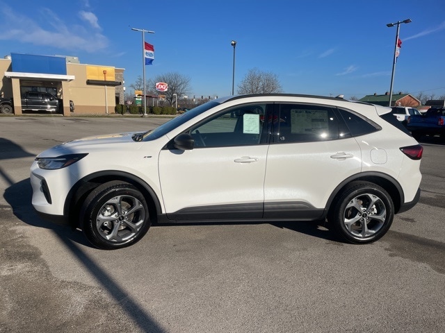 2026 Ford Escape ST-Line photo 4