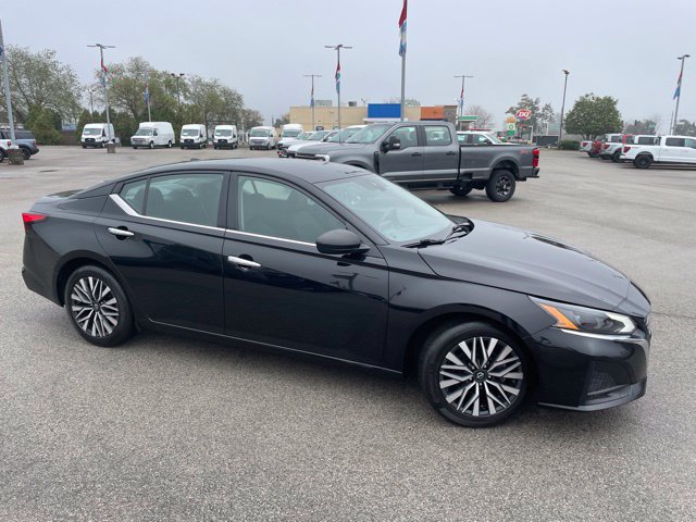 Used 2024 Nissan Altima SV with VIN 1N4BL4DVXRN327475 for sale in Corydon, IN