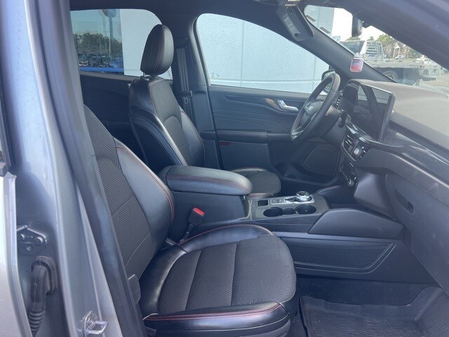 2023 Ford Escape ST-Line Elite photo 2