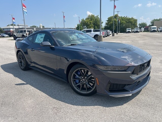 2025 Ford Mustang Dark Horse Deluxe photo 2