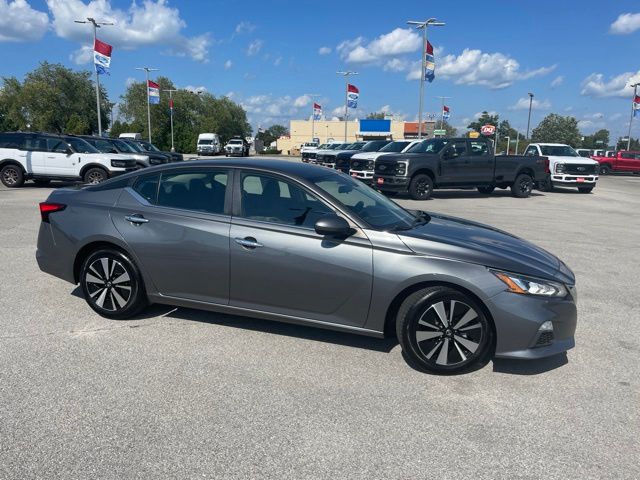 Used 2022 Nissan Altima SV with VIN 1N4BL4DV5NN384869 for sale in Corydon, IN
