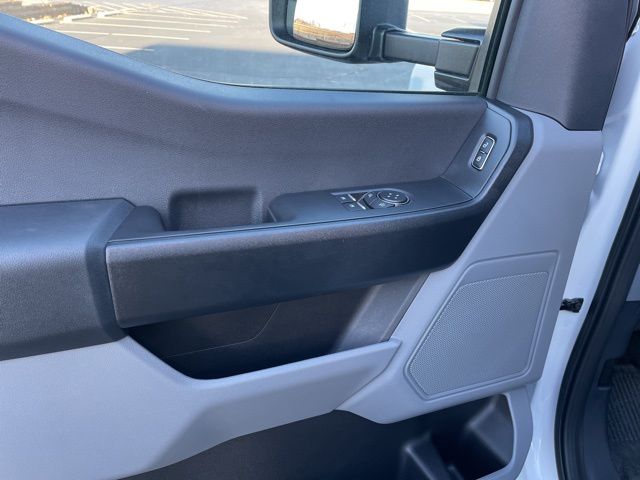 2025 Ford F-350 Super Duty Chassis Cab XL - Photo 23