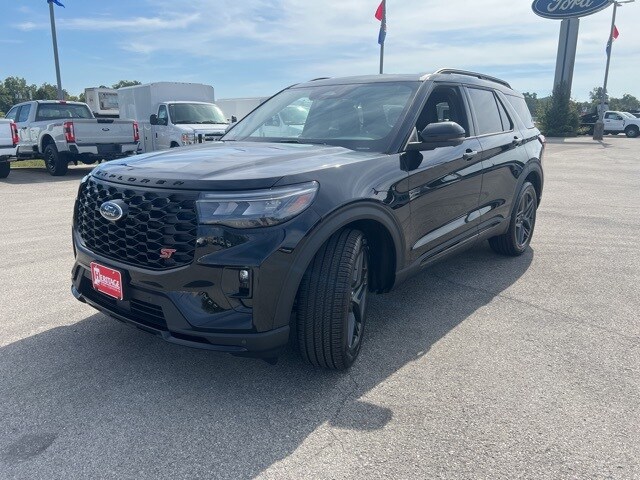 2025 Ford Explorer ST photo 4