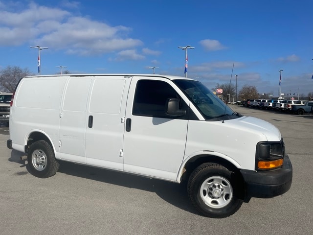 2011 Chevrolet Express 2500 Work Cargo Van photo 2