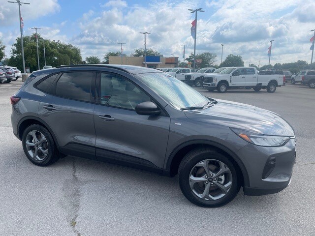 2025 Ford Escape ST-Line photo 2