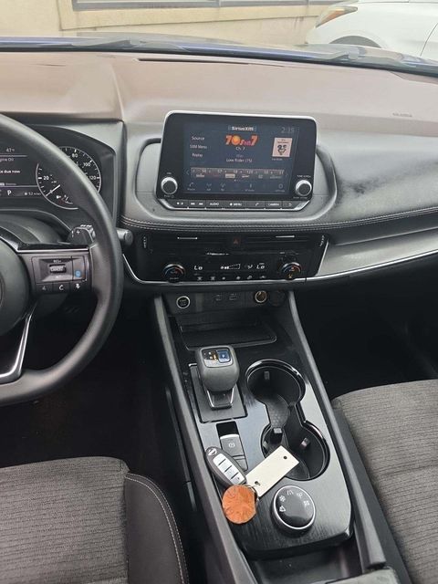 2021 Nissan Rogue SV photo 4