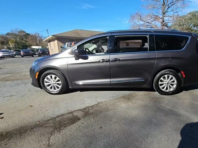 Used 2018 Chrysler Pacifica Touring L with VIN 2C4RC1BGXJR175328 for sale in Corydon, IN