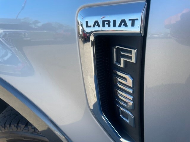 2017 Ford F-250 Lariat photo 2