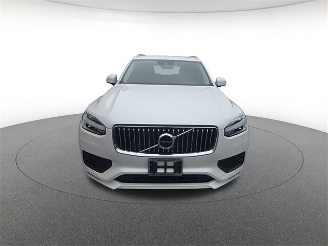 2022 Volvo XC90 T6 Momentum photo 2
