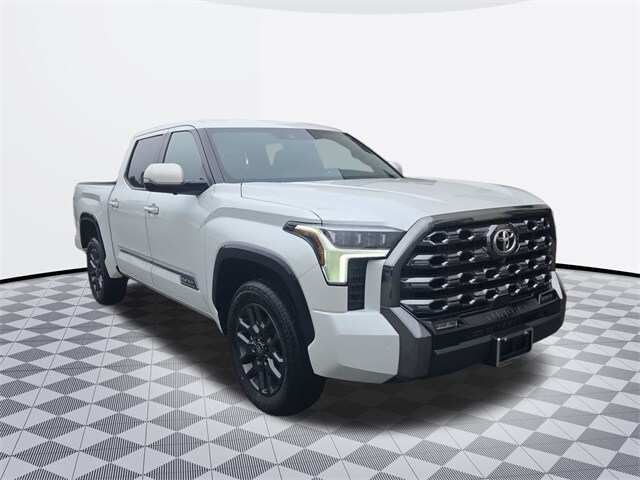 2025 Toyota Tundra Platinum photo 3