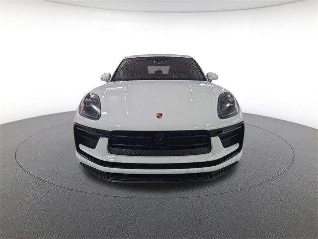 2023 Porsche Macan Base photo 2