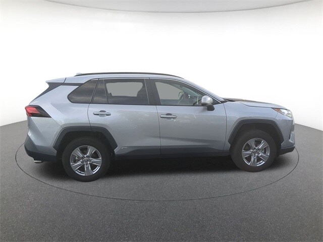 2024 Toyota RAV4 Hybrid XLE photo 4