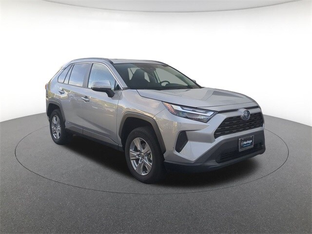 2024 Toyota RAV4 Hybrid XLE photo 3