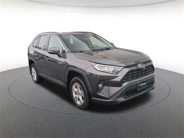 2021 Toyota RAV4 XLE photo 3