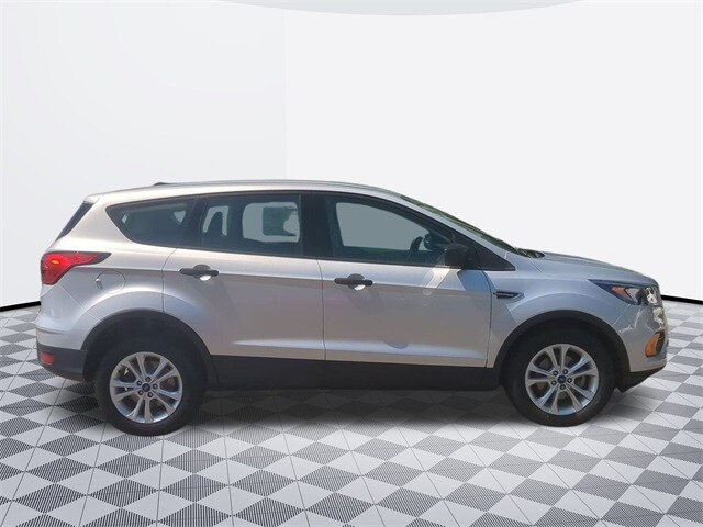 2019 Ford Escape S photo 4