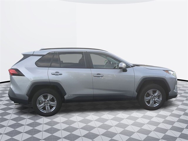 2024 Toyota RAV4 Hybrid XLE photo 4