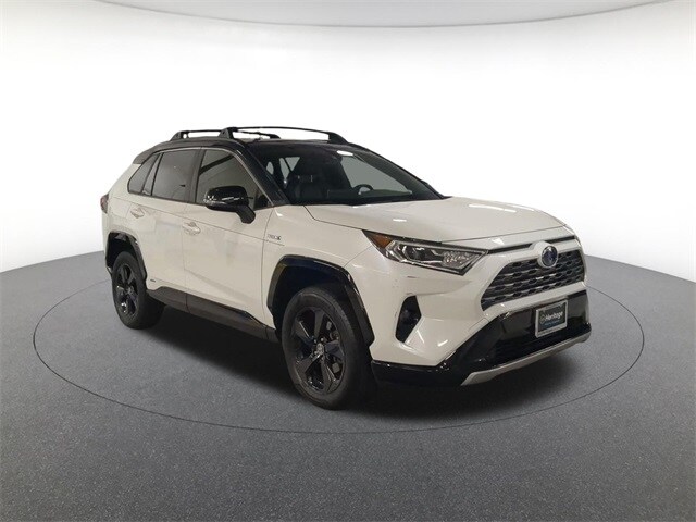 2020 Toyota RAV4 Hybrid XSE photo 2