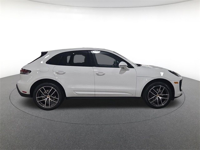 2023 Porsche Macan Base photo 4