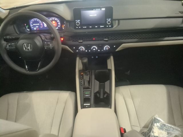 2025 Honda Accord SE - Photo 13