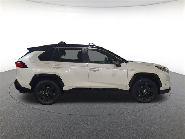 2020 Toyota RAV4 Hybrid XSE photo 3