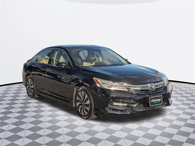 2017 Honda Accord Hybrid Touring photo 3