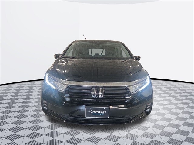 2023 Honda Odyssey Touring photo 2