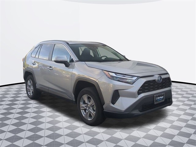 2024 Toyota RAV4 Hybrid XLE photo 3