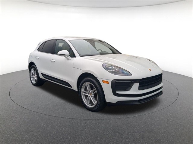 2022 Porsche Macan Base photo 3