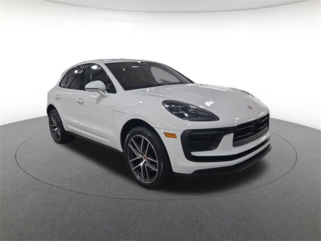 2023 Porsche Macan Base photo 3