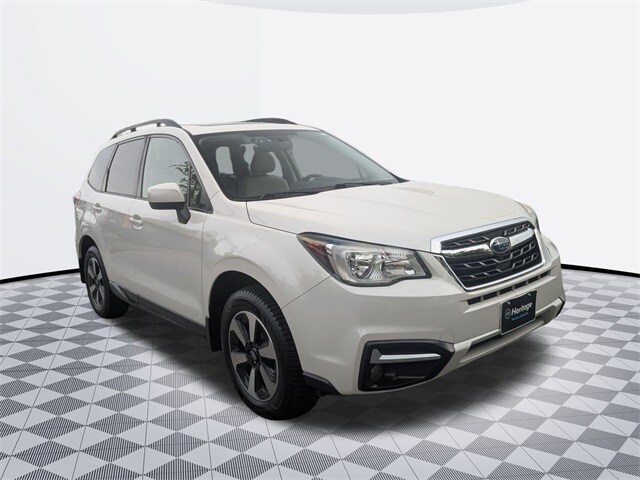 2017 Subaru Forester 2.5i Premium photo 3