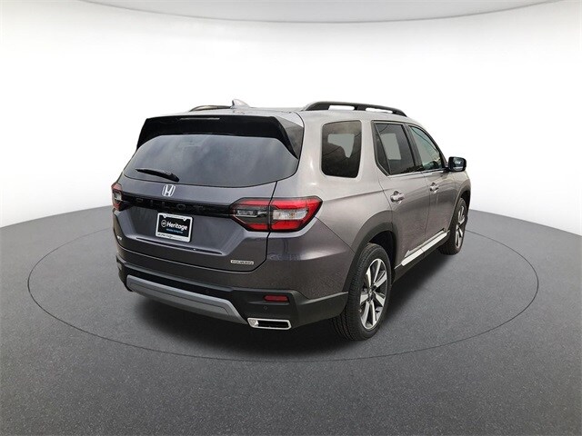 2025 Honda Pilot Touring photo 3