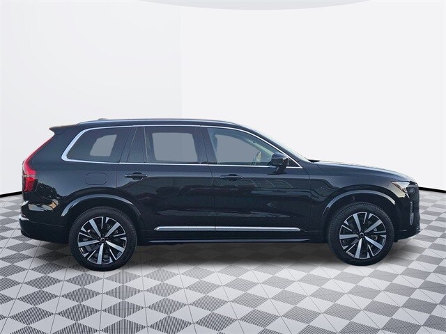 2025 Volvo XC90 B5 Core photo 2