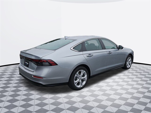 2025 Honda Accord LX photo 4