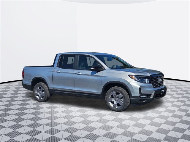 2025 Honda Ridgeline TrailSport photo 2