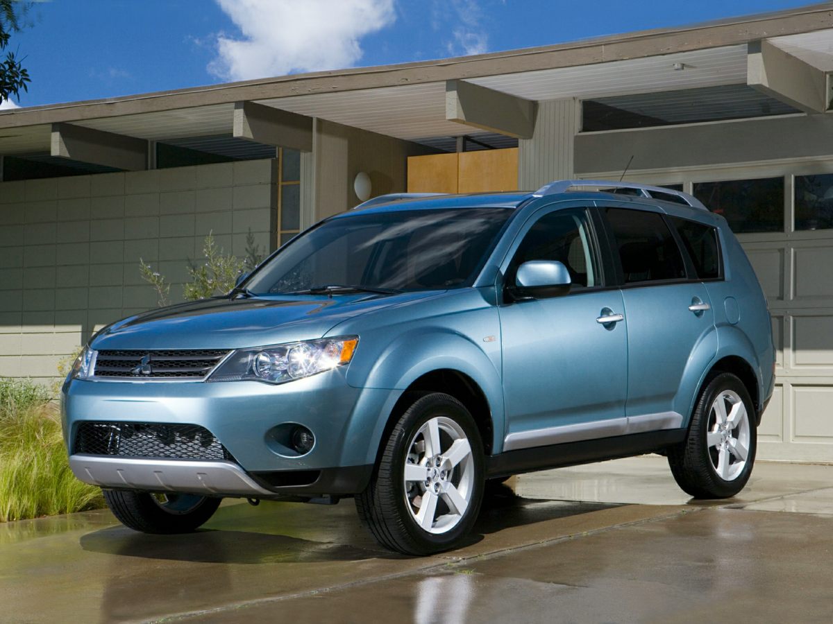 2009 Mitsubishi Outlander SE's photo